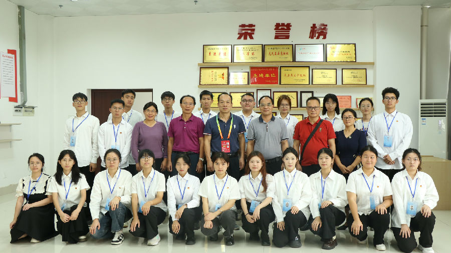 合影 (2)_调整大小.JPG